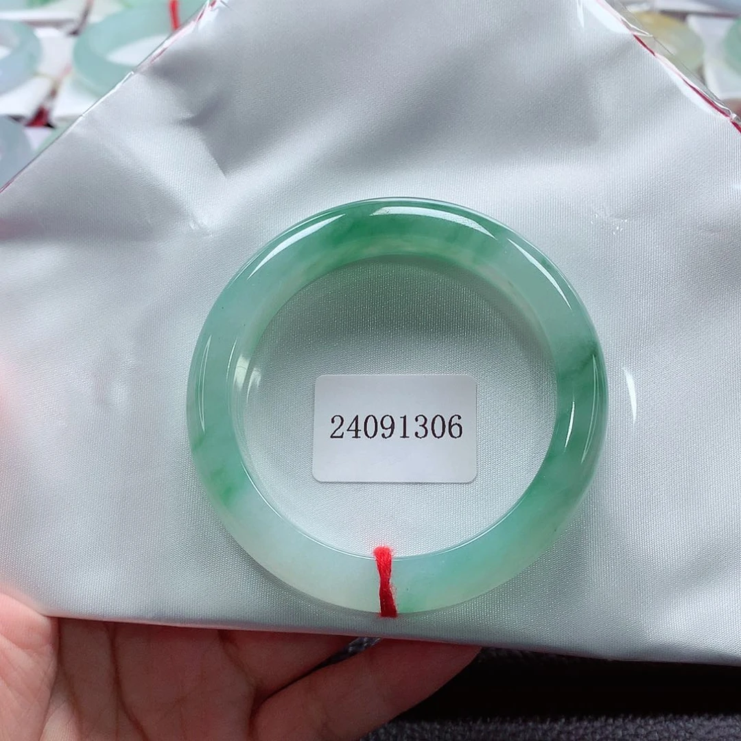 翡翠手镯未镶嵌天然A货翡翠手镯