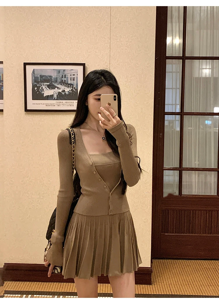 显瘦收腰吊带连衣裙女A字百褶吊带裙短款针织修身开衫穿搭套装