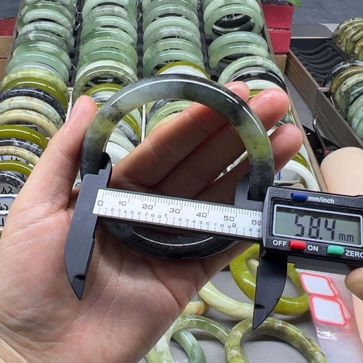 蛇纹石玉未镶嵌手镯52