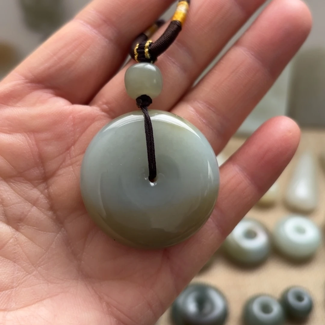 和田玉（糖玉）未镶嵌颈饰