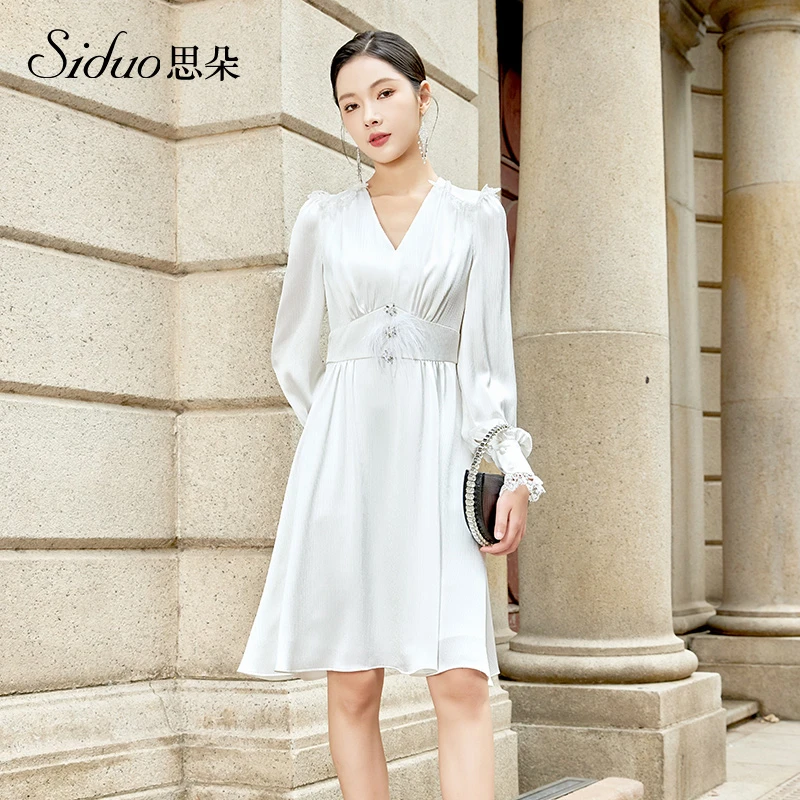 【彩轩】S23285蕾丝显瘦气质长袖白色时尚法式收腰优雅复古礼服