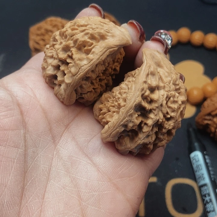 文玩核桃吊坠蛇头