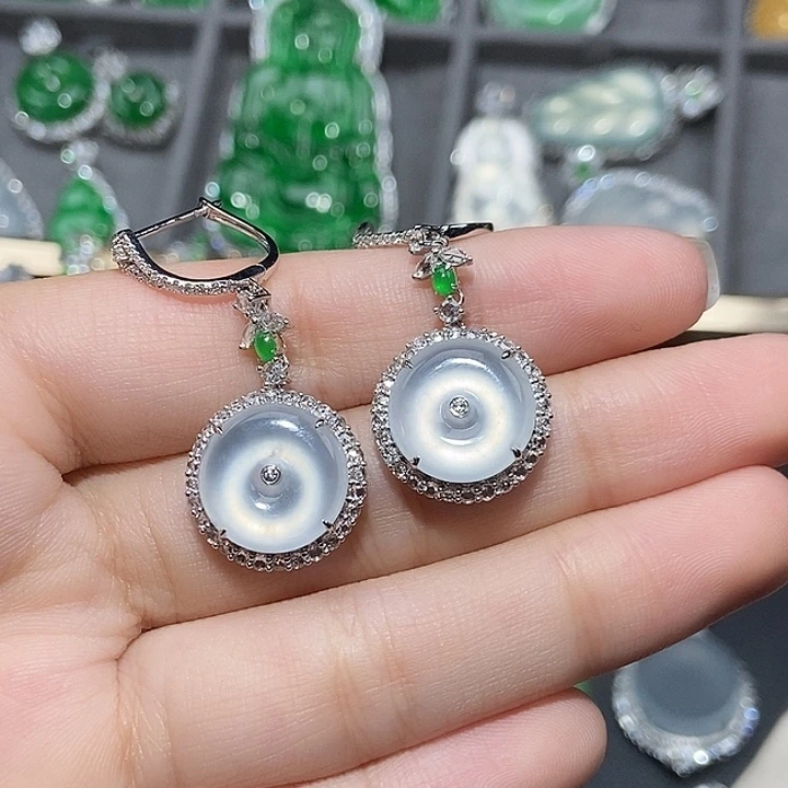 颈饰18K金镶嵌翡翠