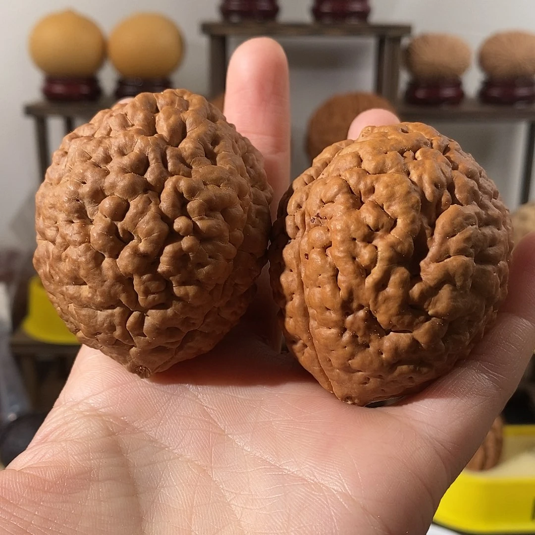 吊坠文玩核桃三瓣脑纹金刚练手微色5059