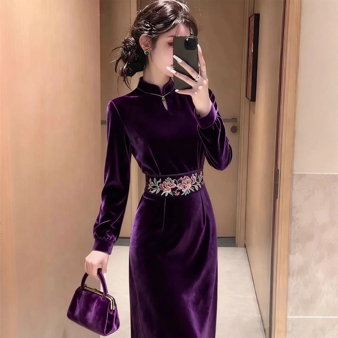 新中式绣花紫色丝绒连衣裙女2025秋季新款收腰显瘦气质长袖连衣裙