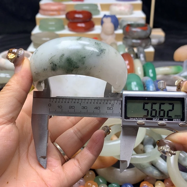 未镶嵌手镯石英质玉