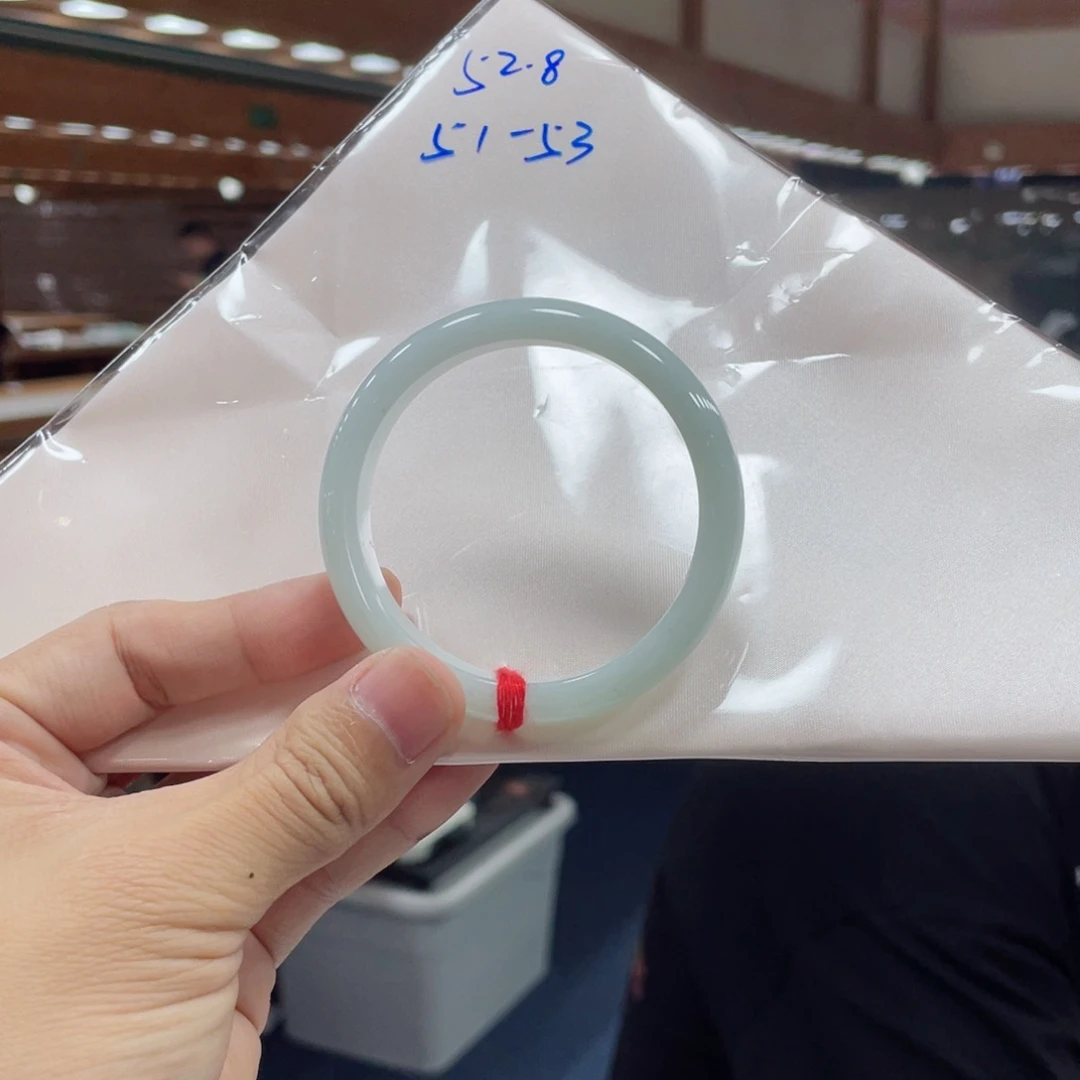 翡翠手镯未镶嵌买断默认有包容