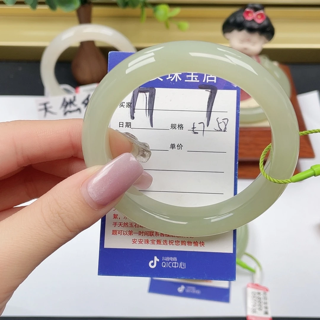 和田玉未镶嵌手镯