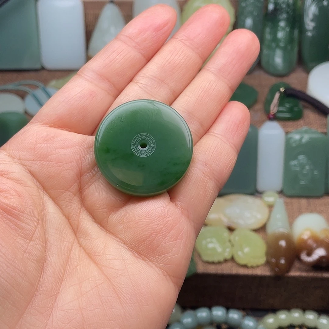 给***塞和田玉（碧玉）未镶嵌颈饰