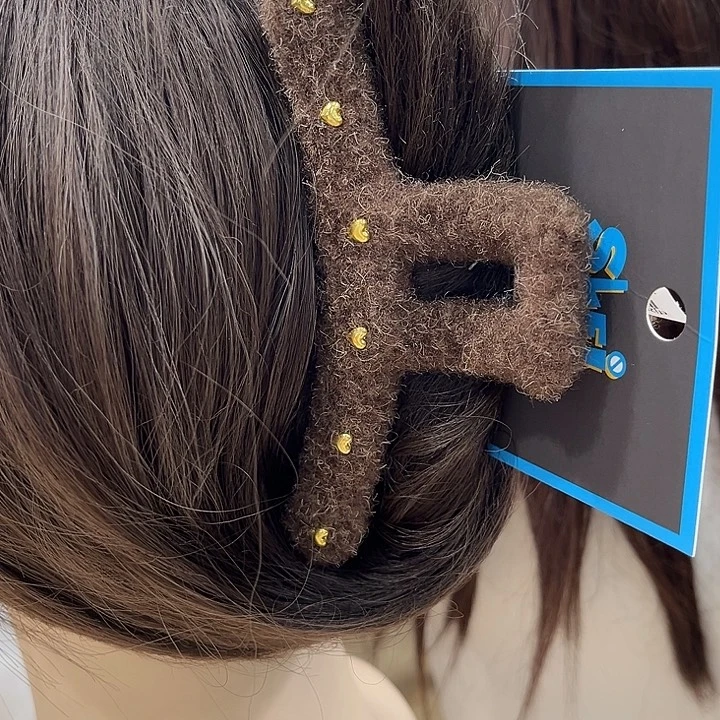 布艺非金属咖色爱心抓夹