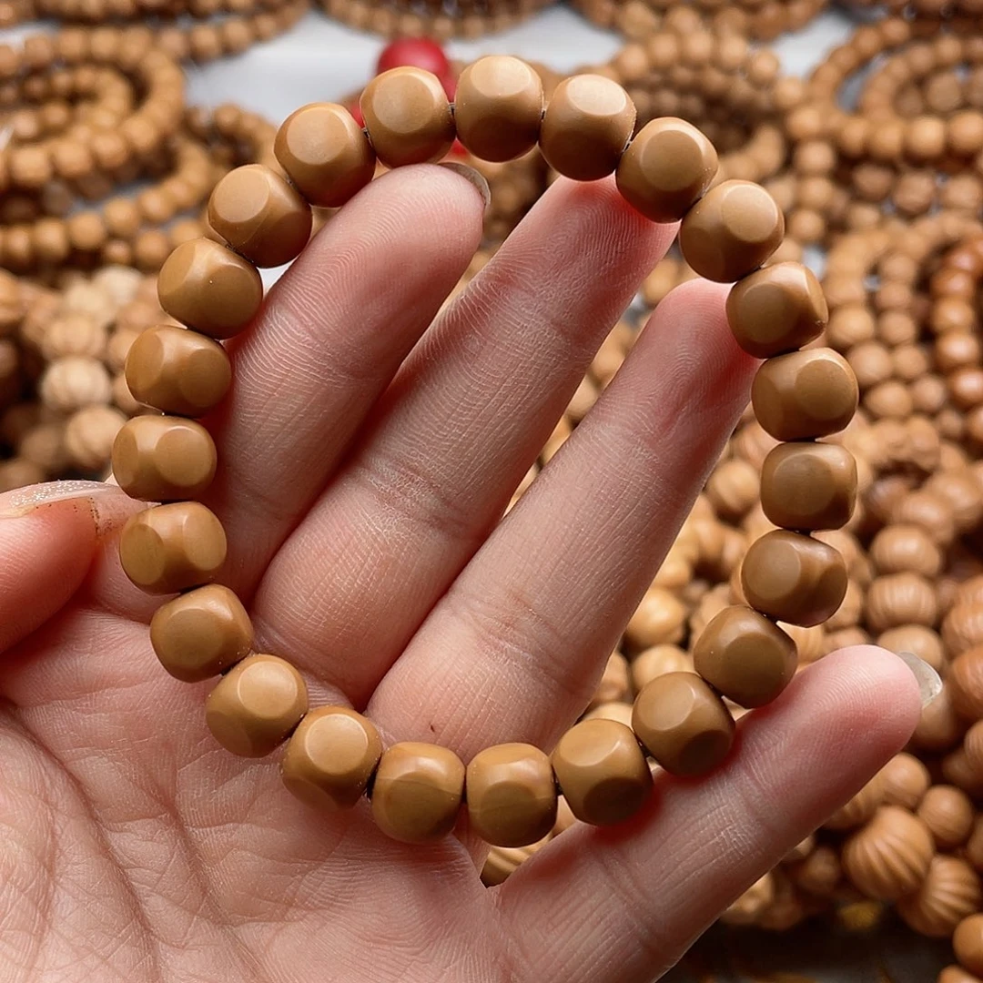 猴头核桃吊坠9+六方微瑕