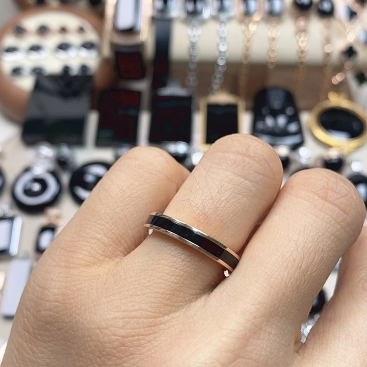 翡翠18K金镶嵌戒指