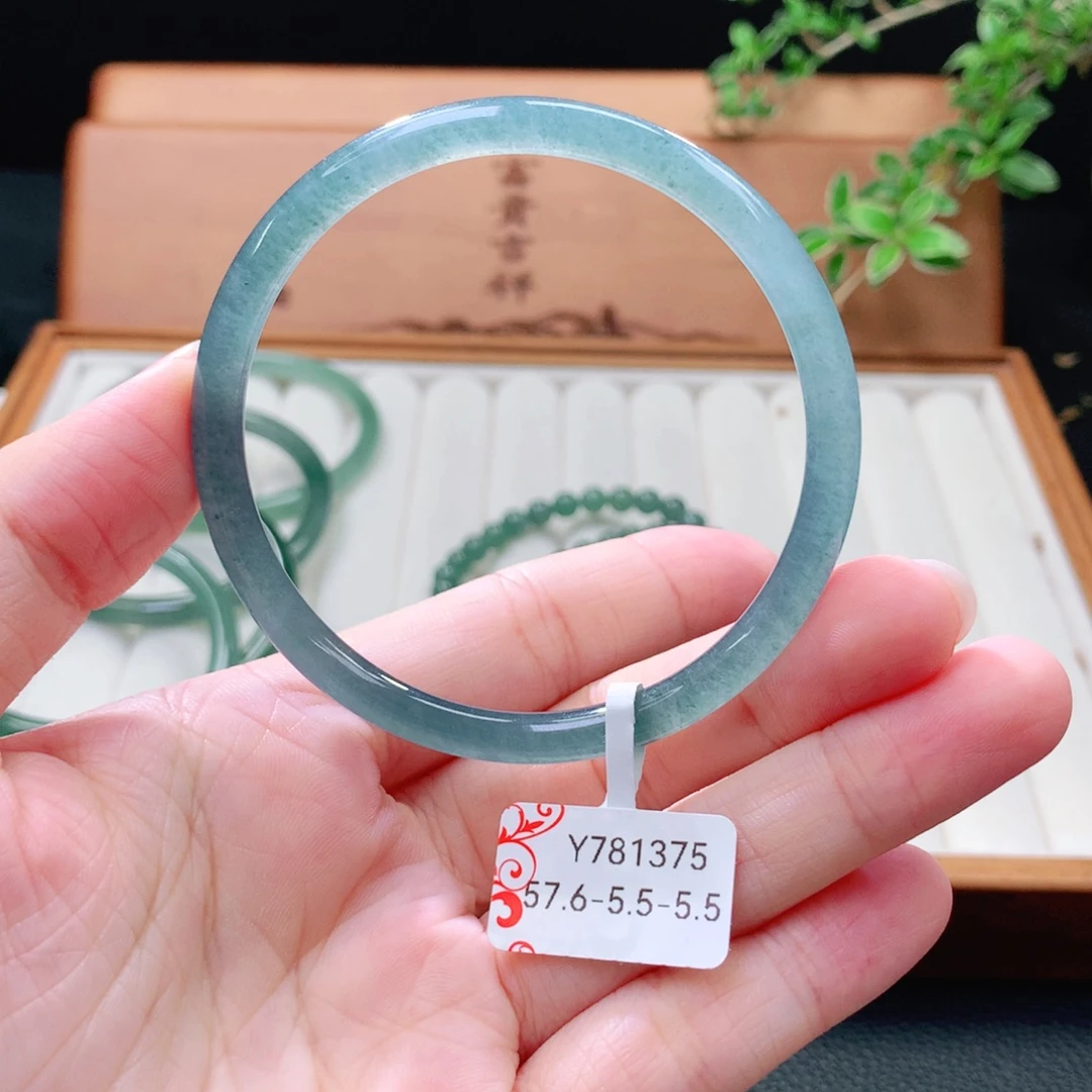 未镶嵌手镯（圆镯）翡翠