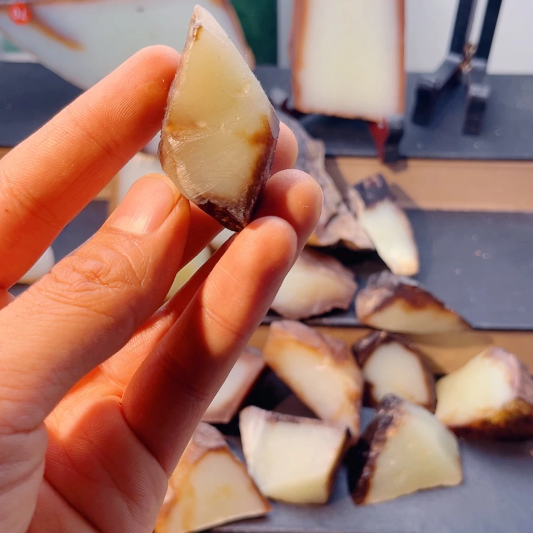 和田玉（糖玉）未镶嵌颈饰
