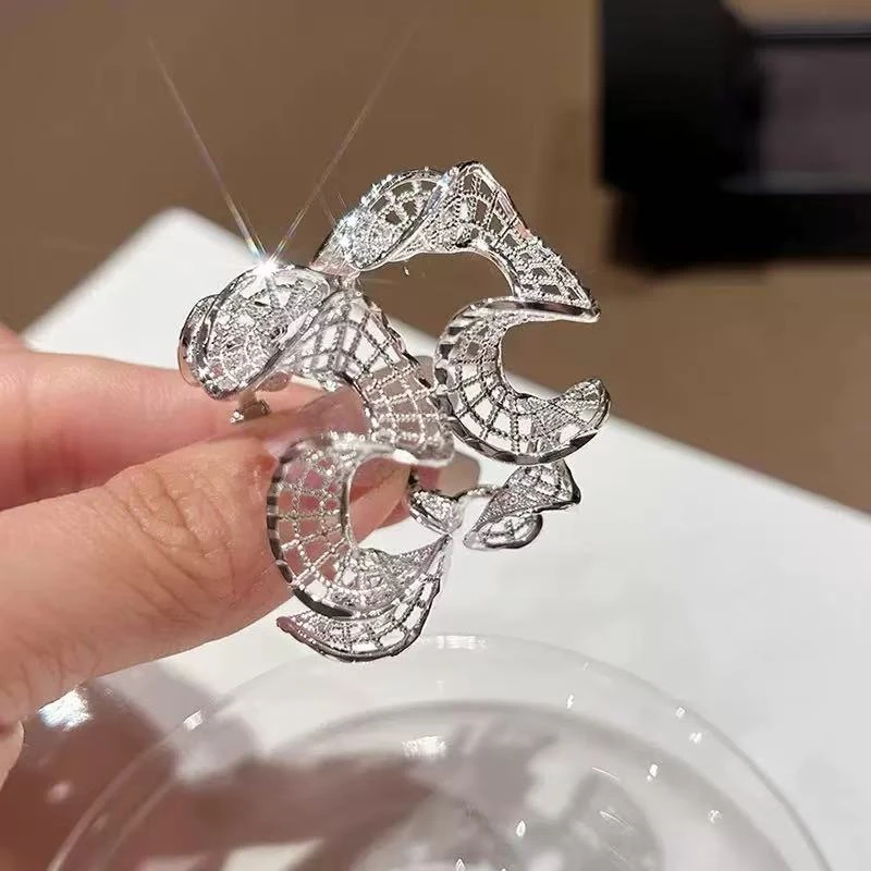 铜合金耳饰 银色浪花镂空设计感小众轻奢气质金属方圆脸夏季耳钉