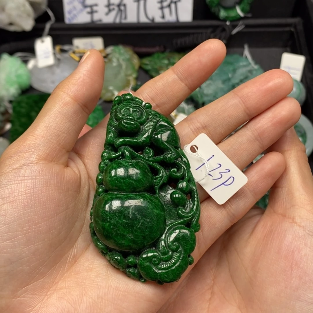 翡翠项链未镶嵌更***排猴子挂件