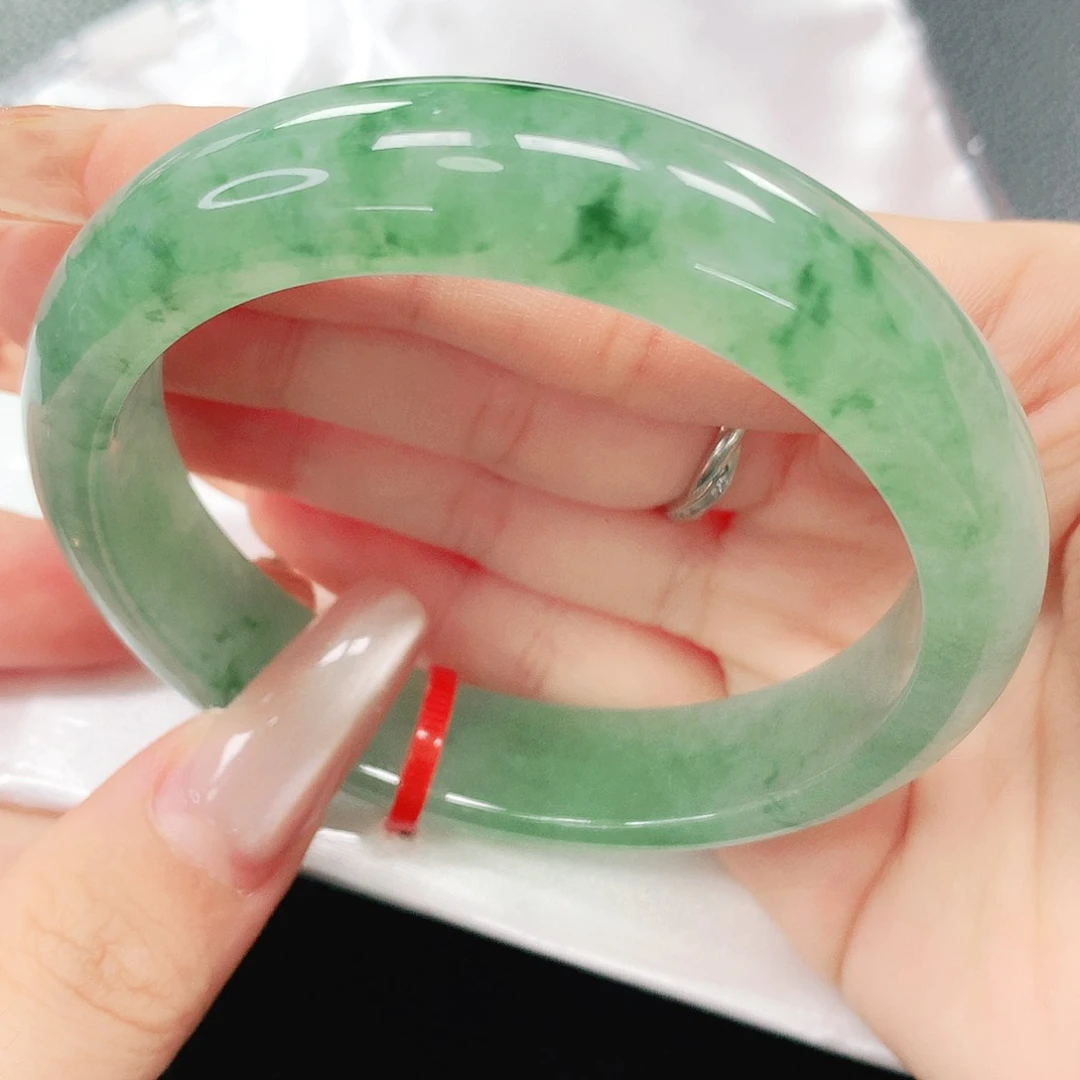 翡翠手镯未镶嵌58圈