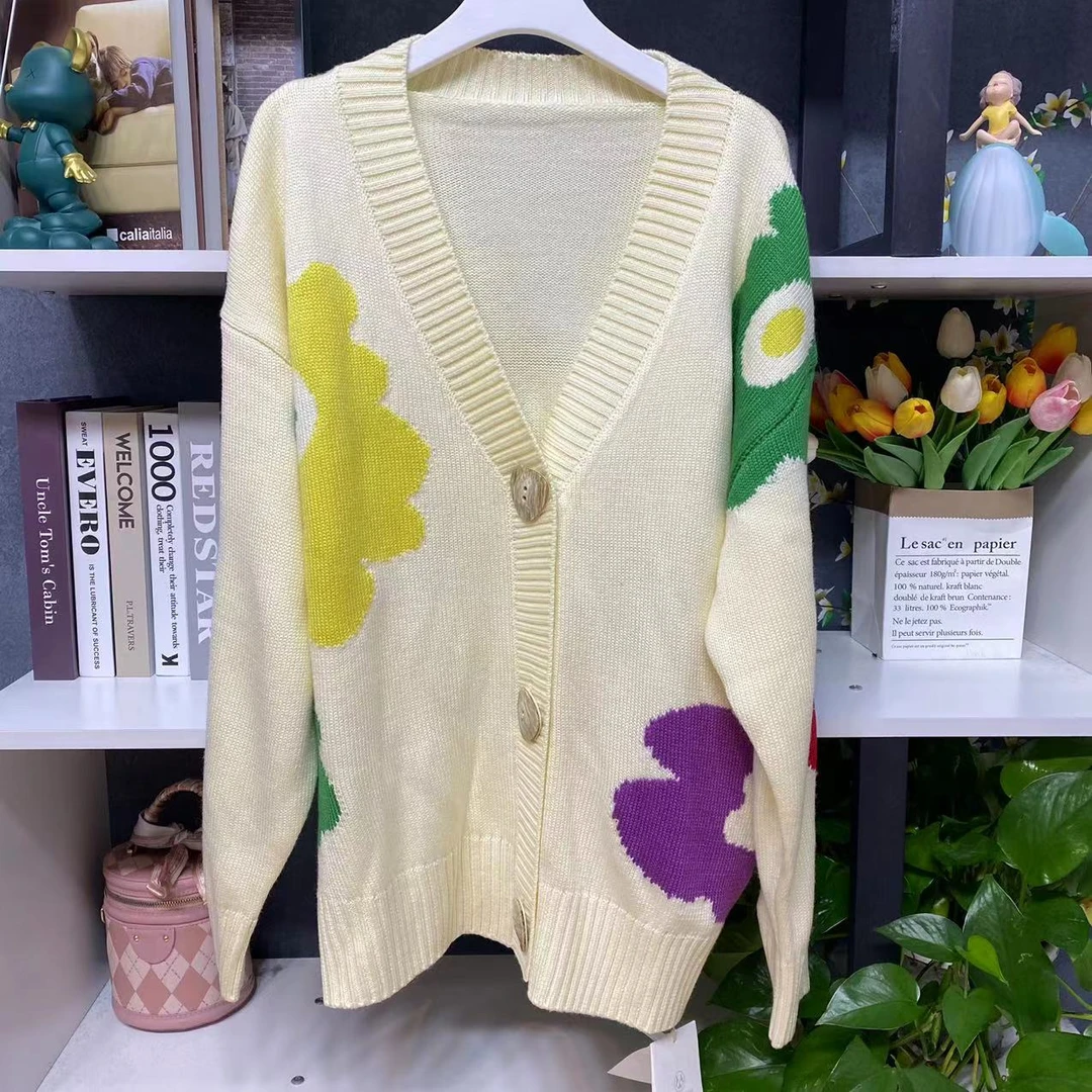 ML22900【品牌撤柜】时尚百搭V领印花米白色开衫