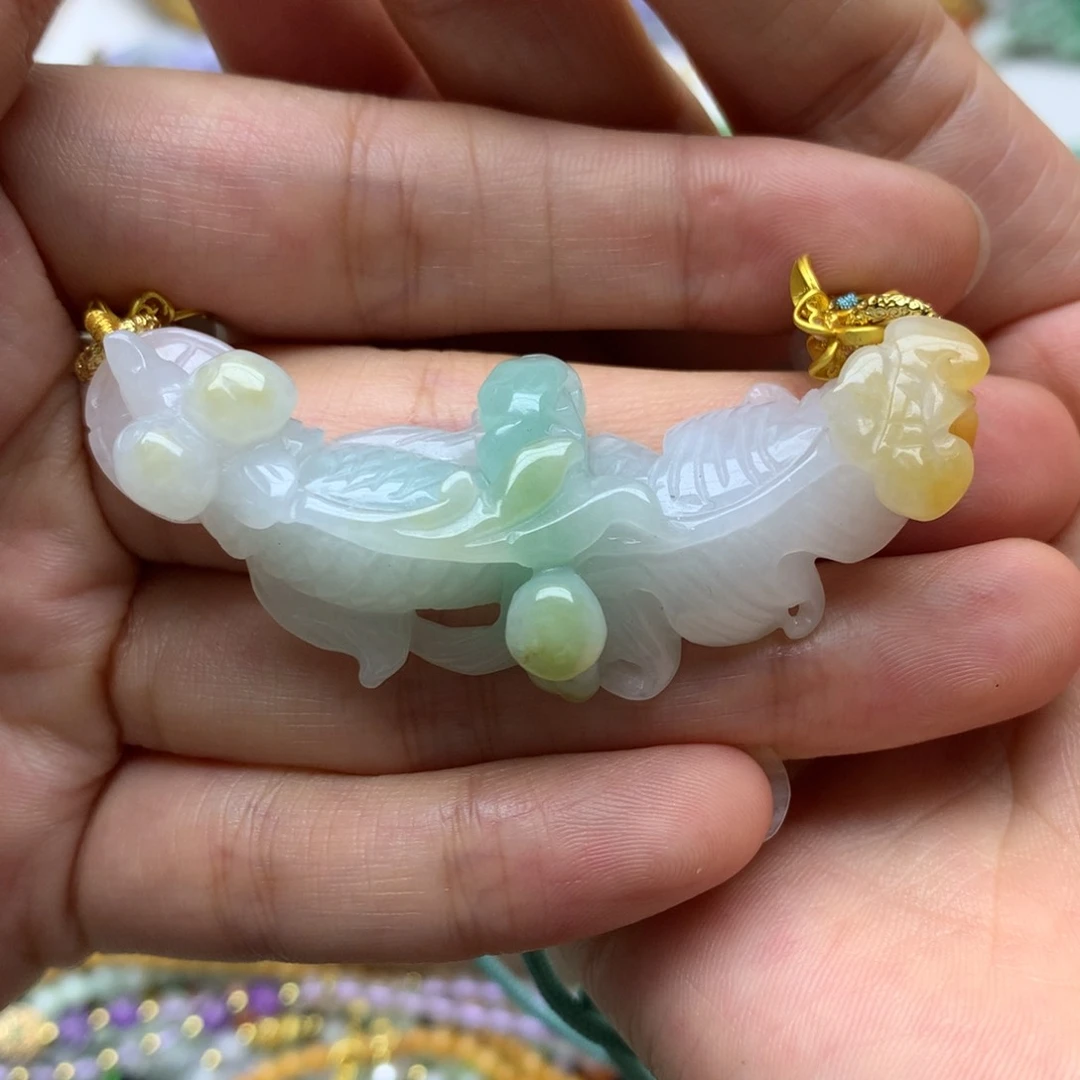 翡翠未镶嵌颈饰美**人翡翠