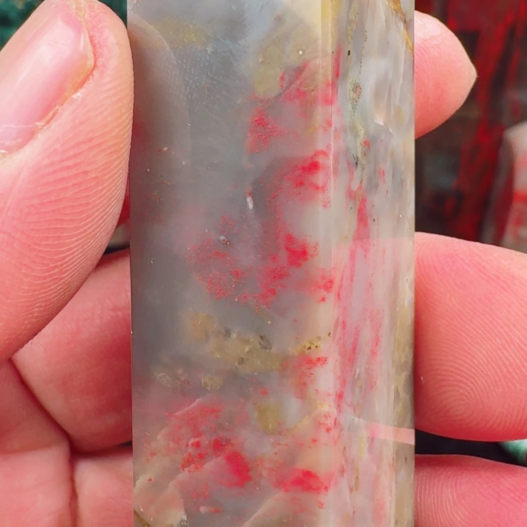 昌化鸡血石牛角冻