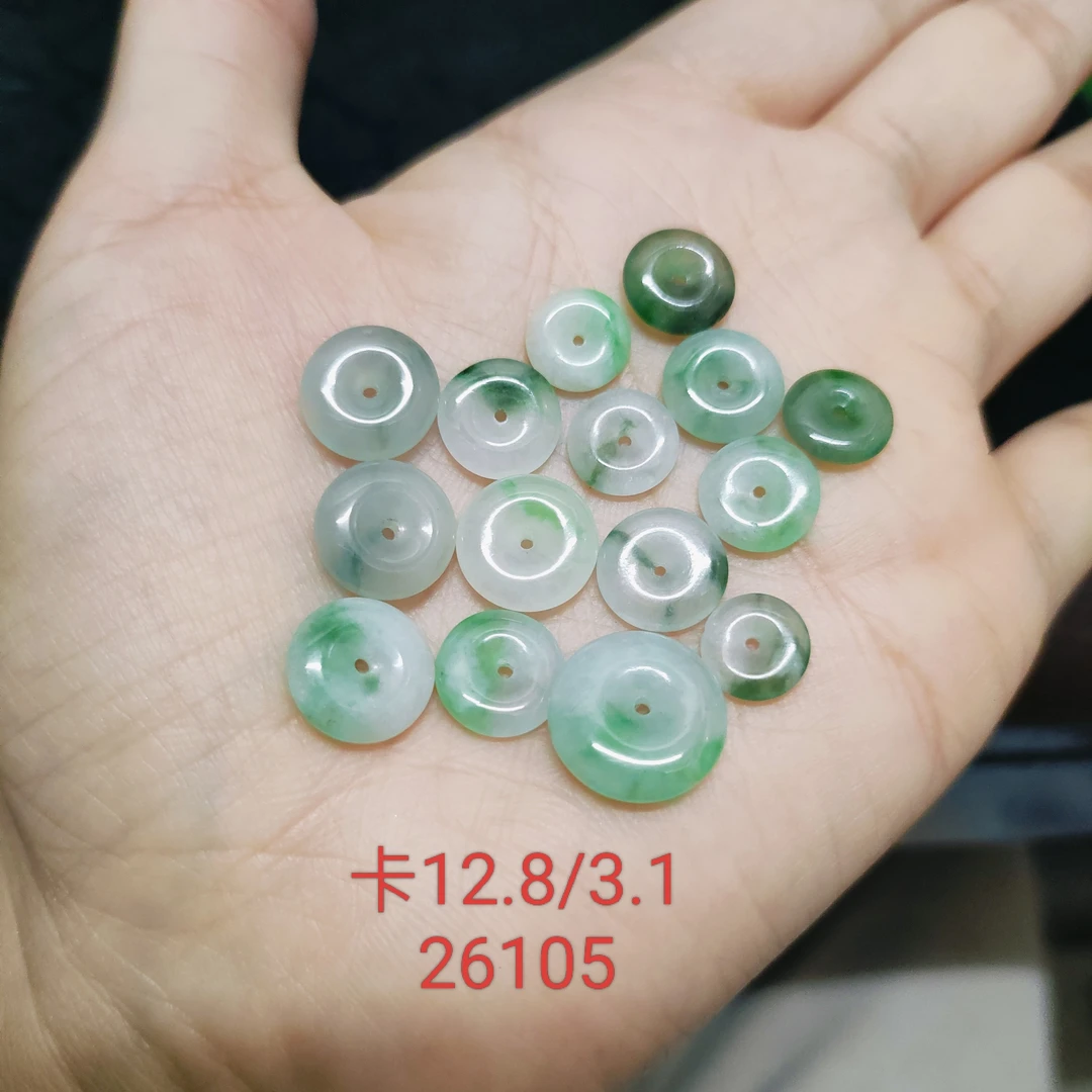 绿飘花平安扣一手天然缅料翡翠A货