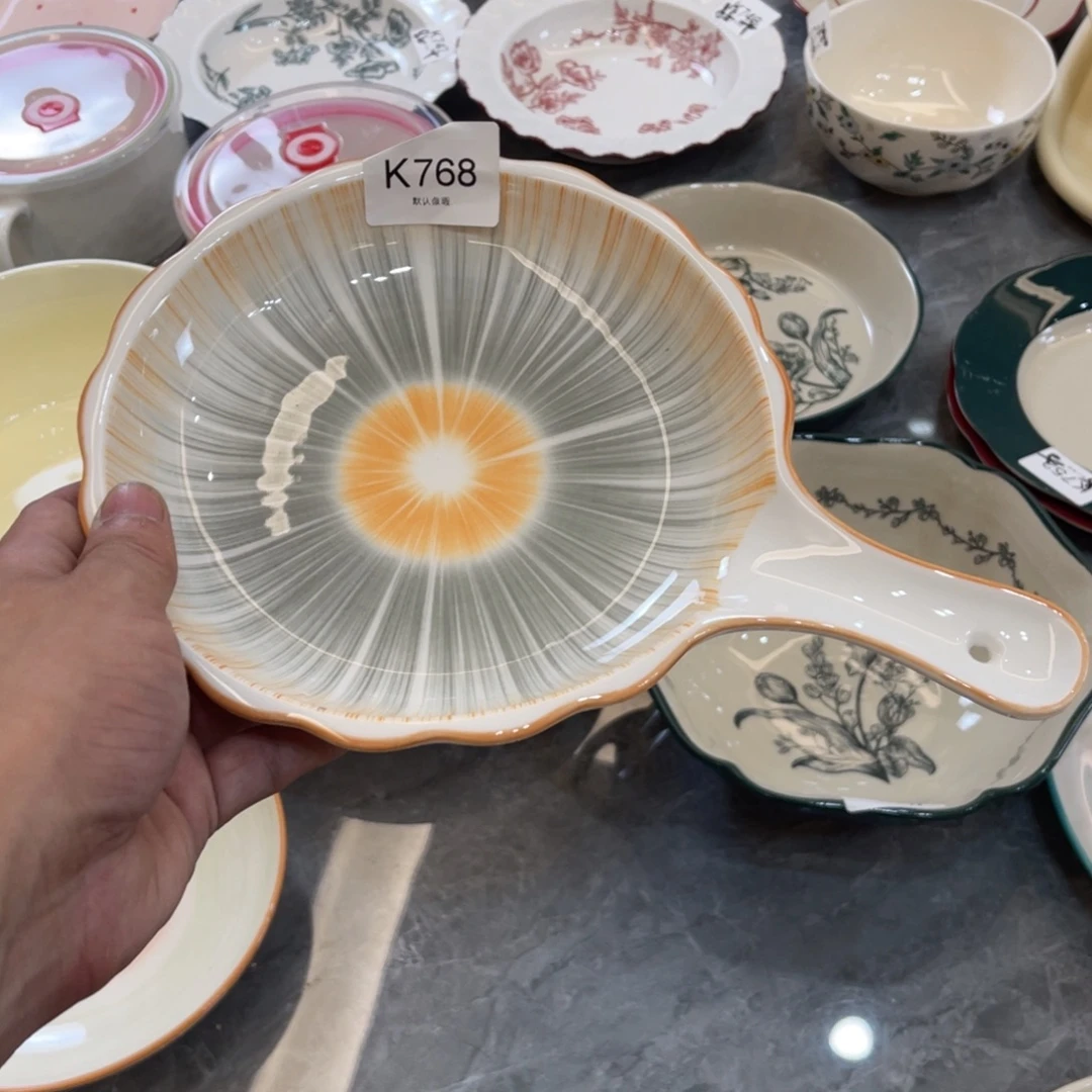 陶瓷微瑕餐具介意勿拍，满18飞！