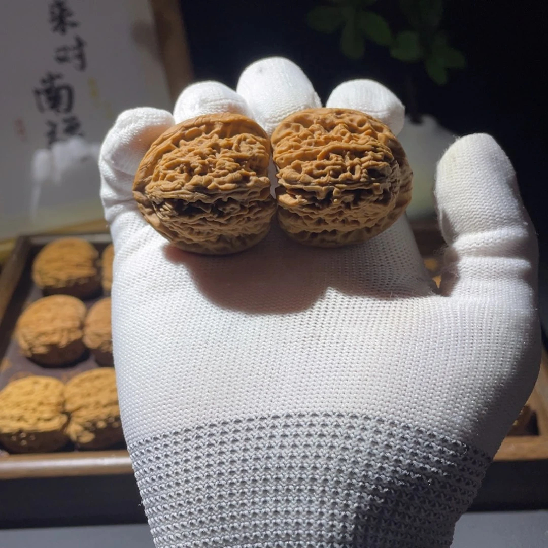 文玩核桃吊坠待****花核桃