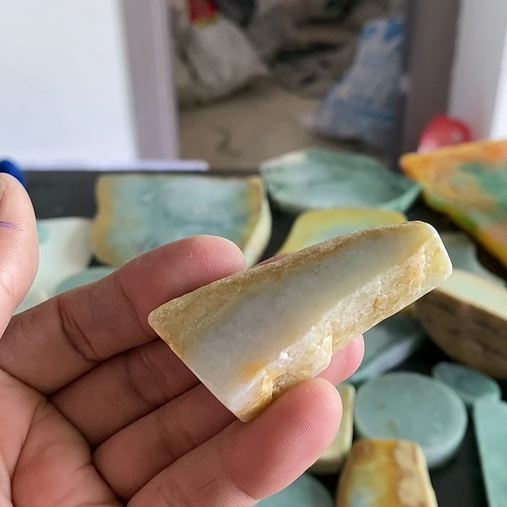 翡翠未镶嵌颈饰我