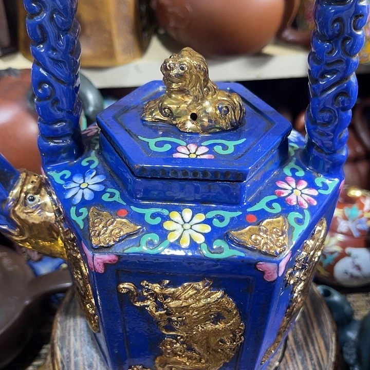 森***语茶壶紫泥原矿泥料手工制作的一把紫砂壶。