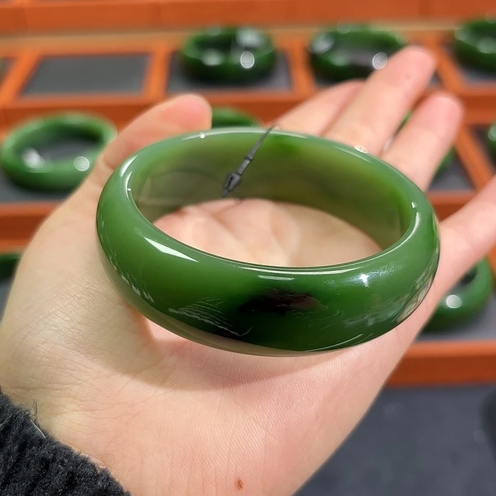 和田玉（碧玉）未镶嵌手镯红皮阳绿