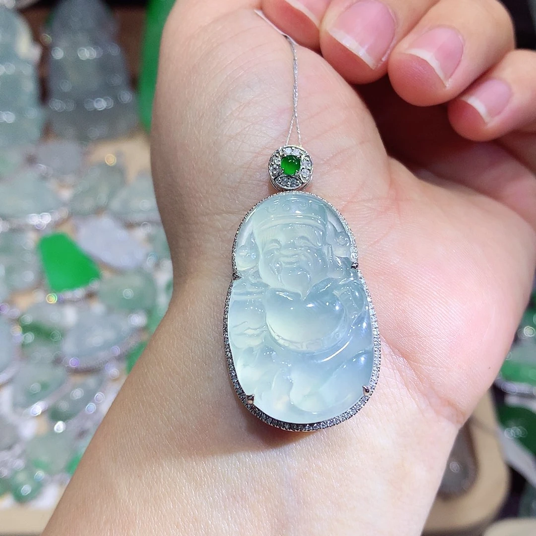 翡翠18K金镶嵌颈饰米爷