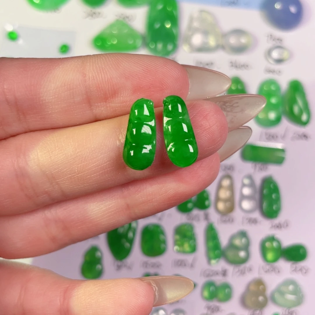 翡翠未镶嵌颈饰裸石