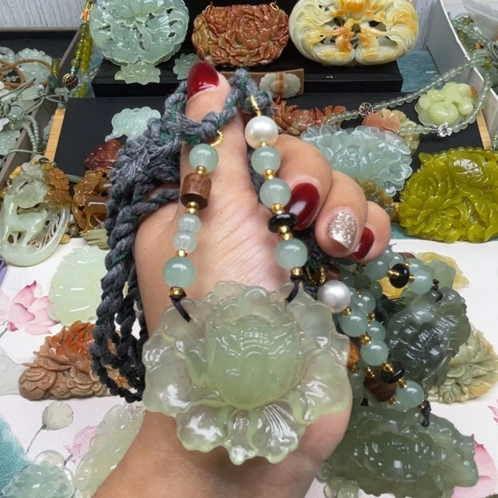 蛇纹石玉未镶嵌颈饰