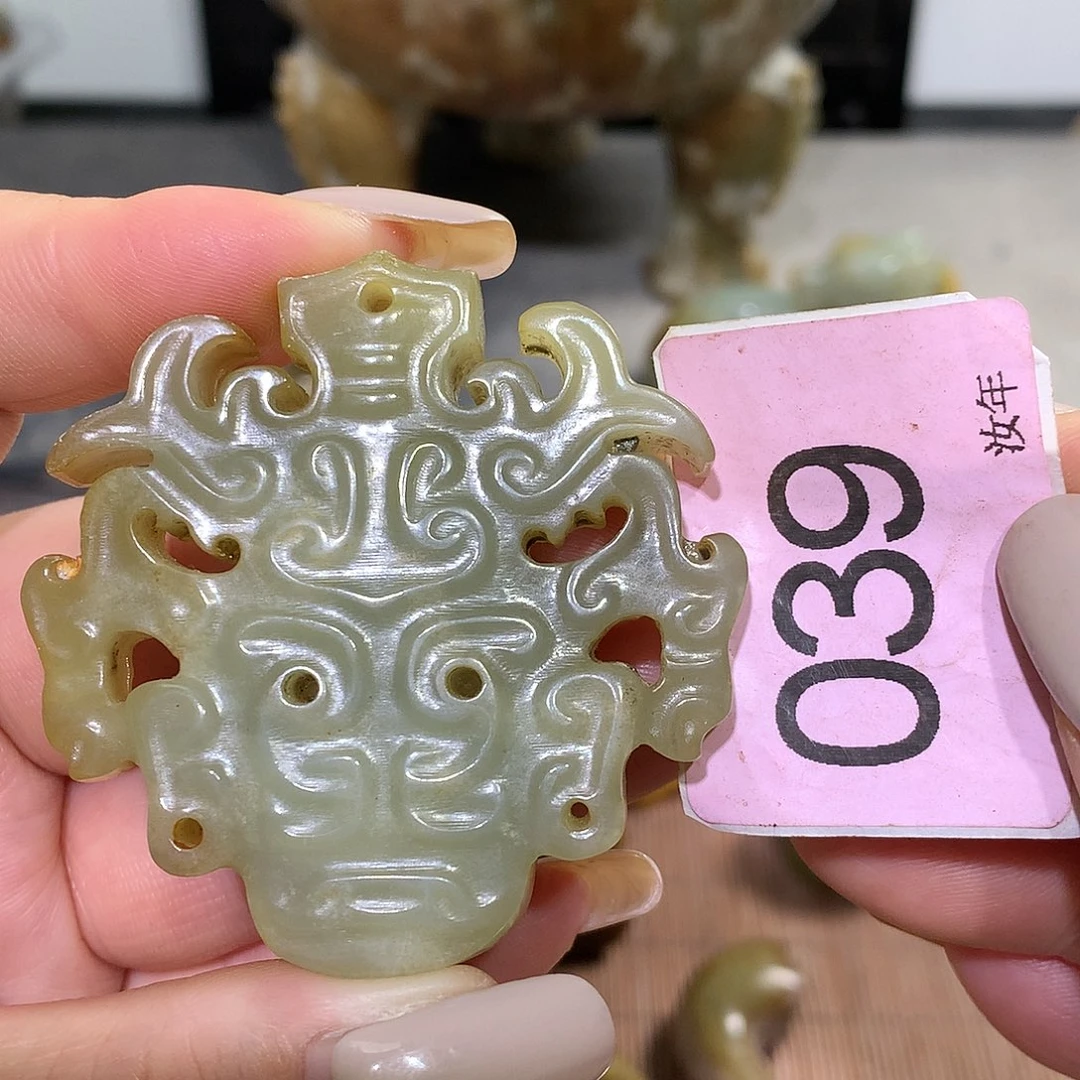 颈饰未镶嵌和田玉