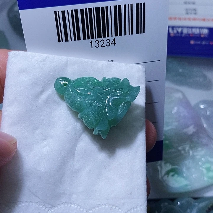 翡翠未镶嵌颈饰天光墟翡翠市场现金代购