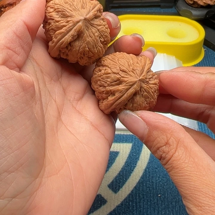 爱***说核桃文玩核桃玉尊