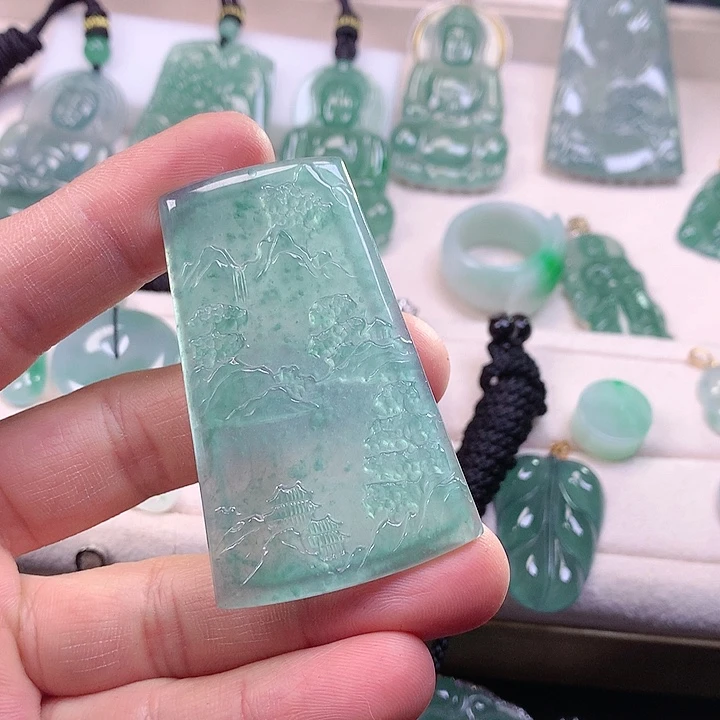 翡翠颈饰未镶嵌翡翠