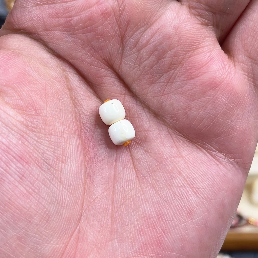 未镶嵌琥珀裸石微瑕6.8毫米