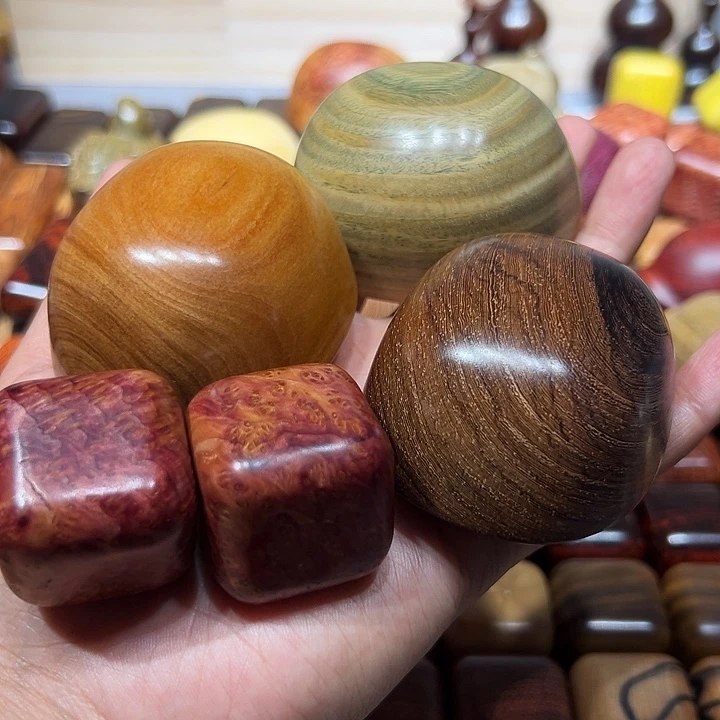 w***鹤绿檀血龙木刀状血柏