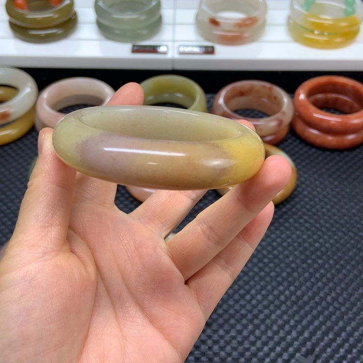 未镶嵌手镯石英质玉