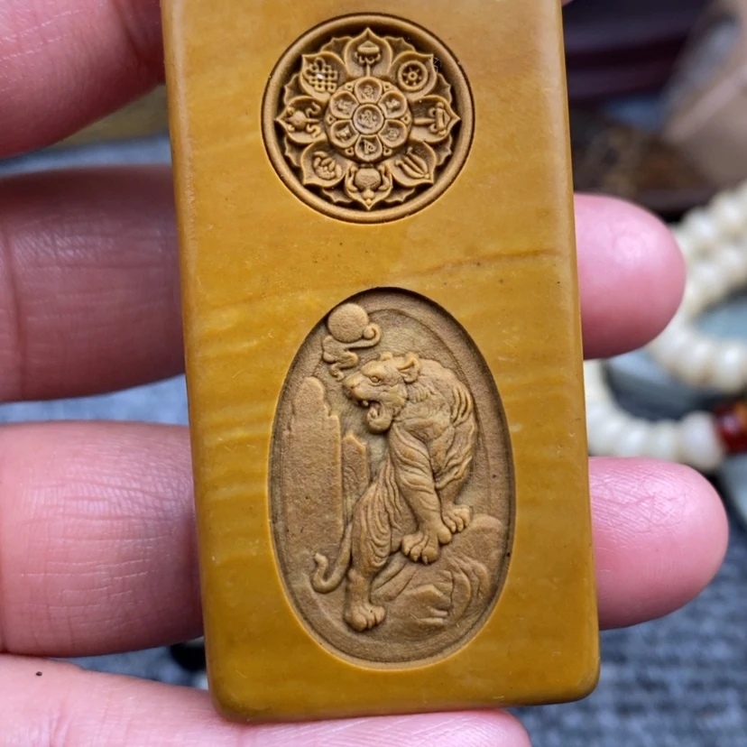 【闪购商品】原石雕刻手把件