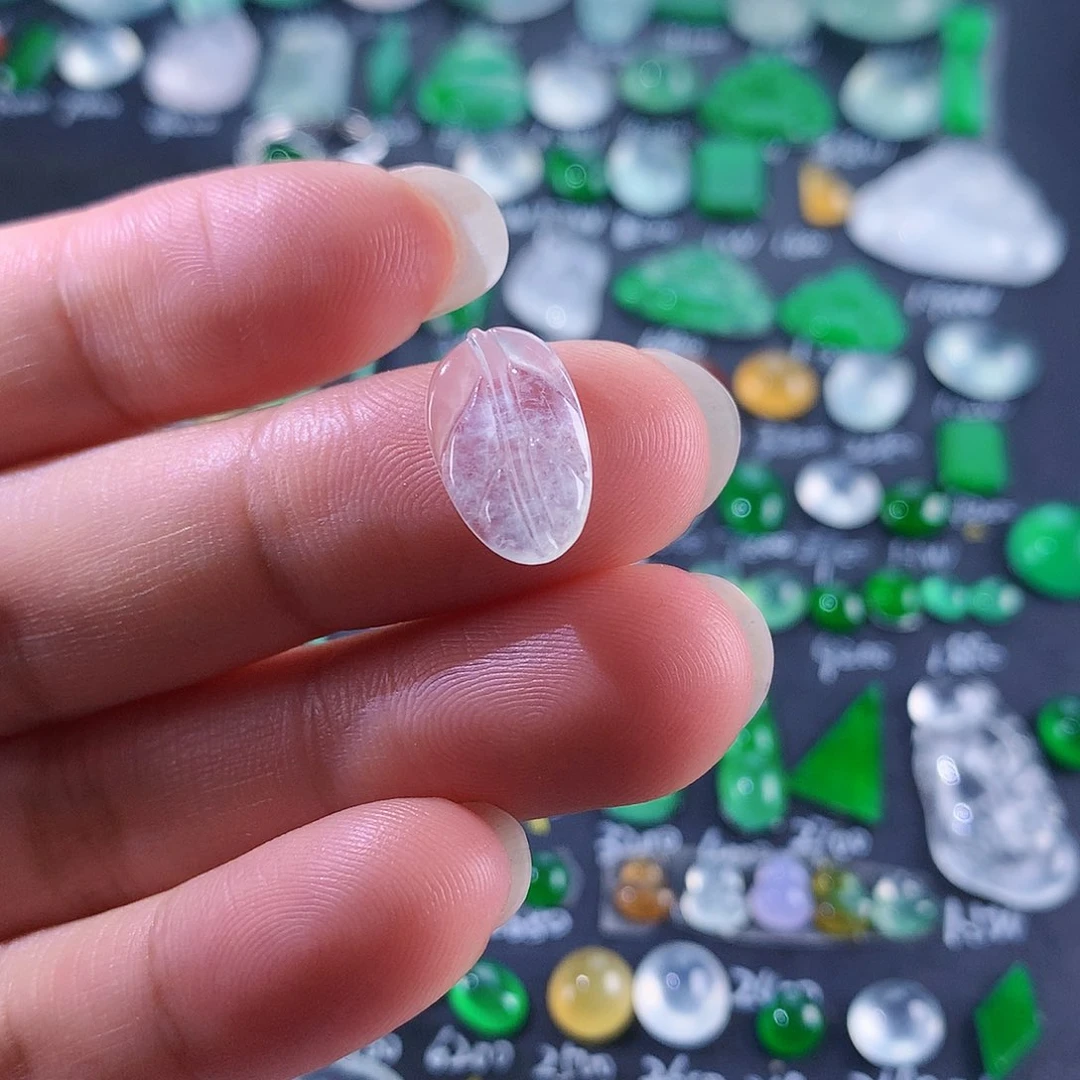 翡翠颈饰未镶嵌天然翡翠高冰叶子