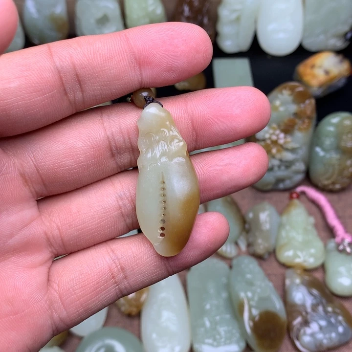 和田玉（糖玉）未镶嵌颈饰