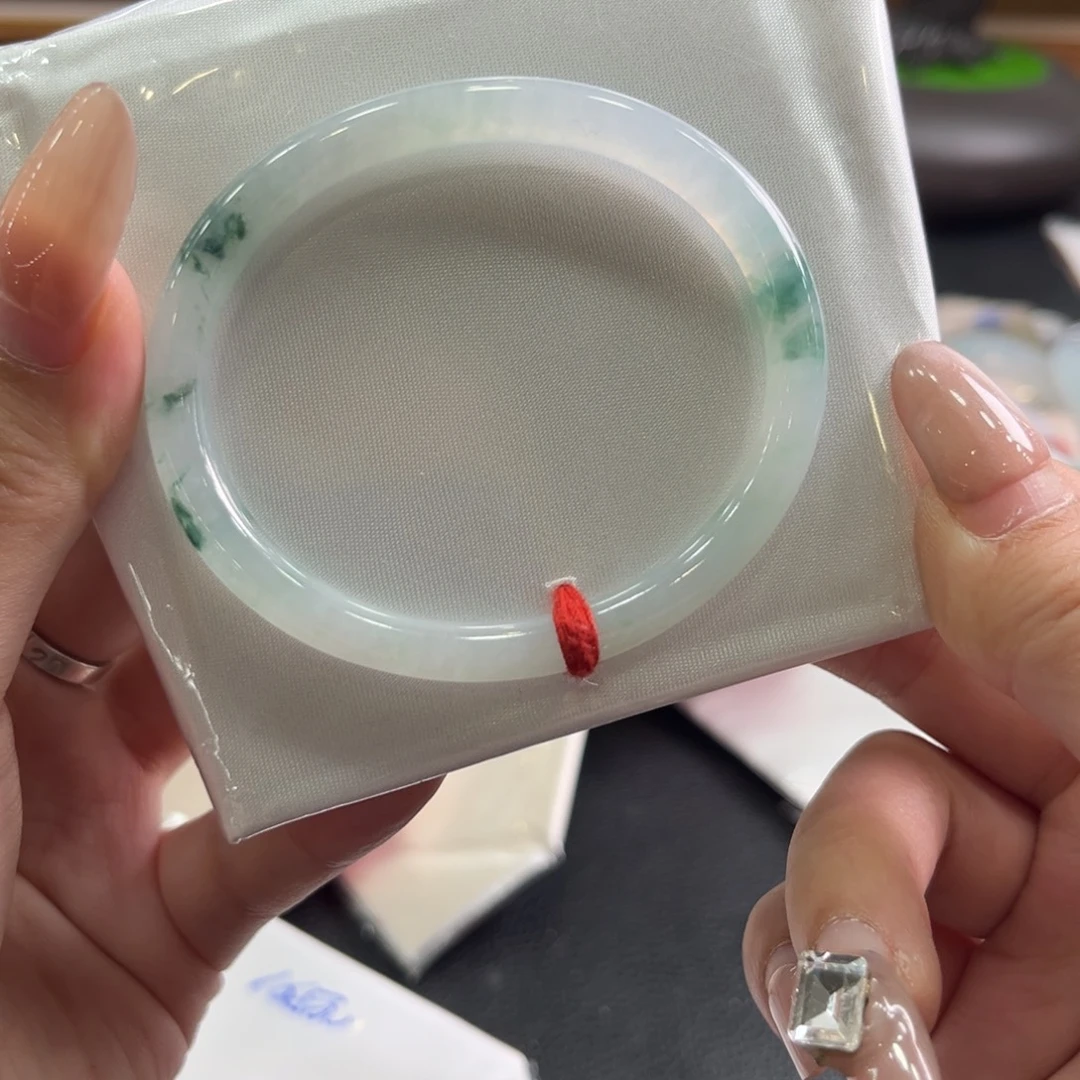 翡翠未镶嵌手镯54贵妃