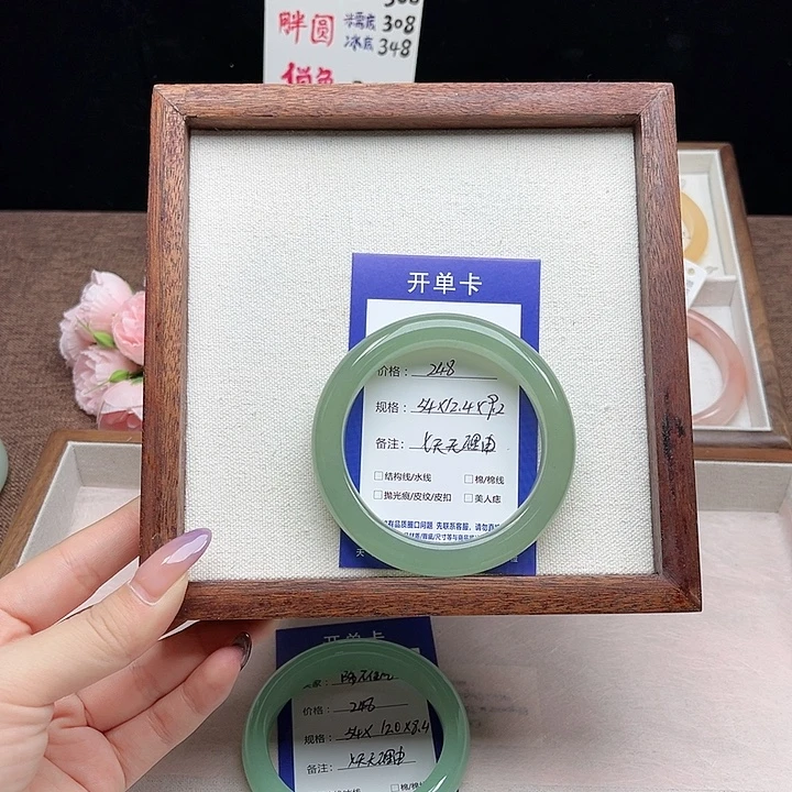 陈***气未镶嵌手镯石英质玉