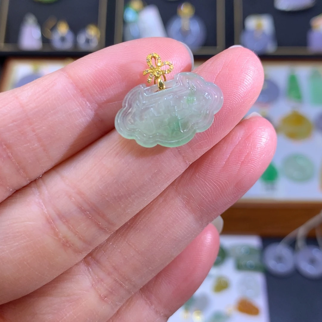 翡翠18K金镶嵌颈饰