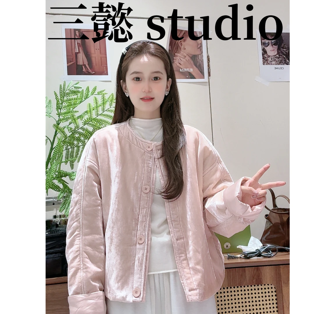 【三懿服饰】秋冬新款光面纯色简约显瘦圆领复古丝绒棉服外套65001