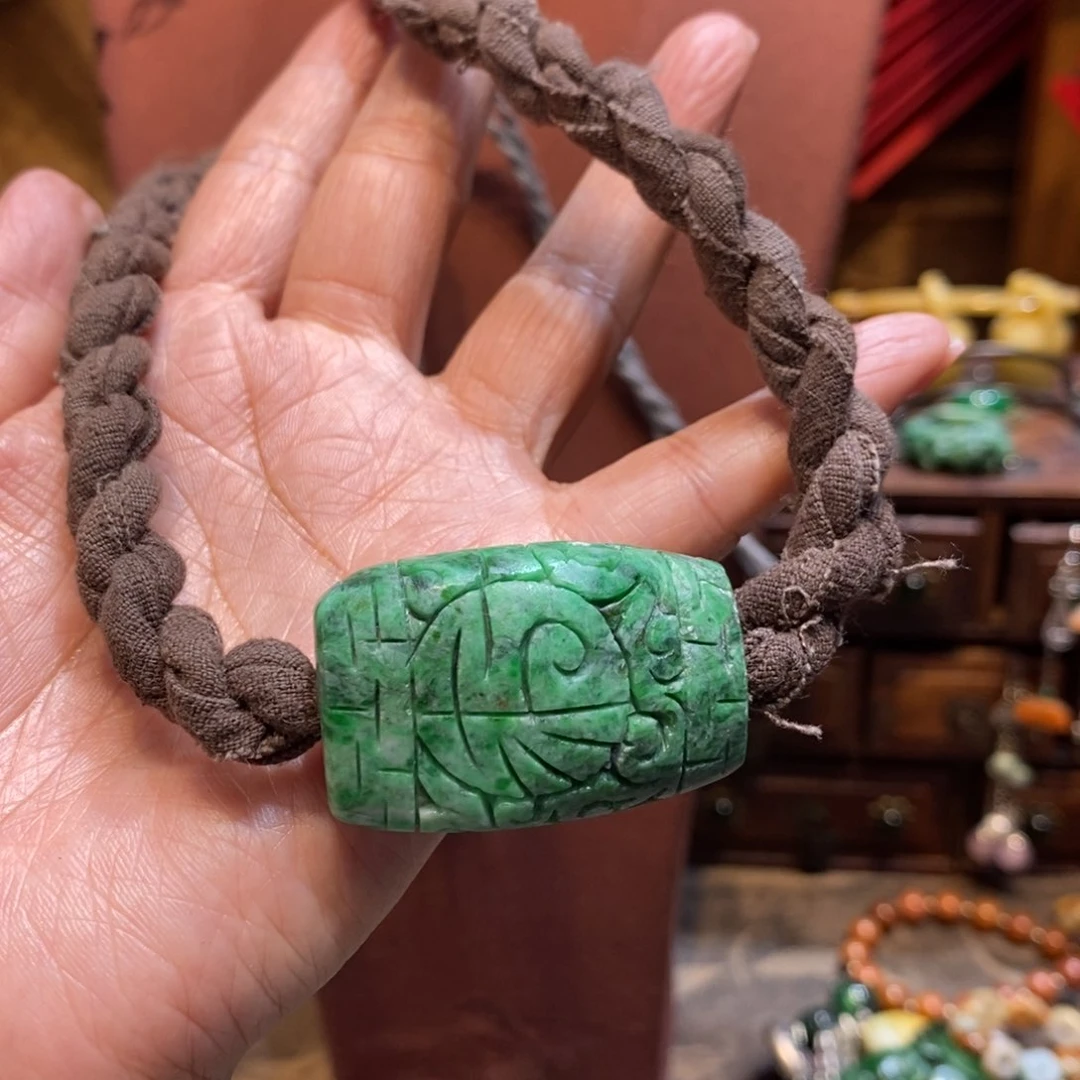 翡翠吊坠(赠链)未镶嵌