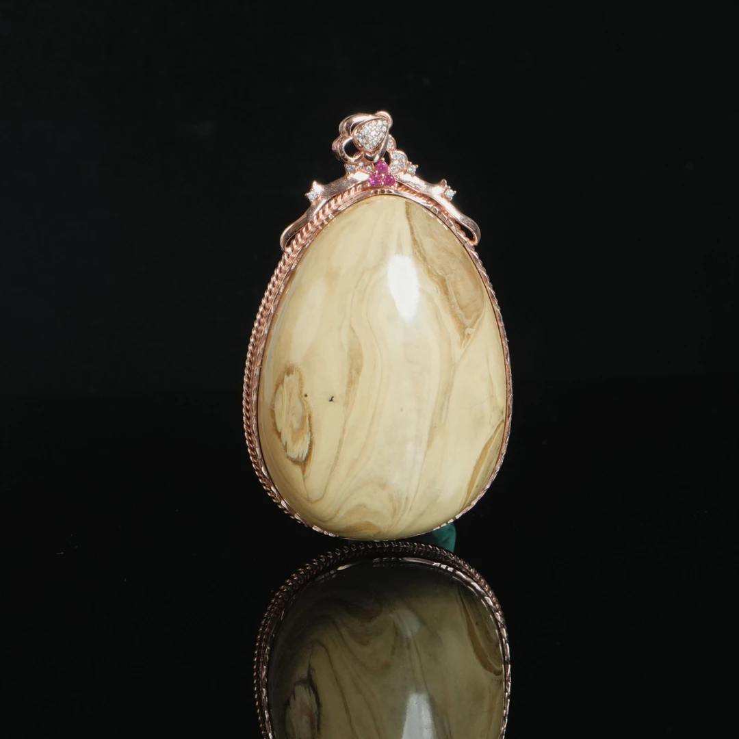 M4344 瓷白根水滴吊坠 66.06