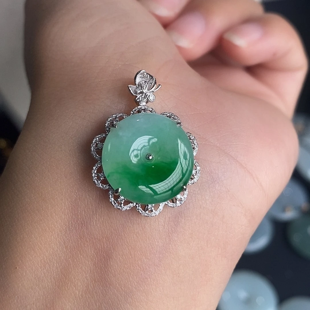 翡翠颈饰18K金镶嵌翡翠首饰